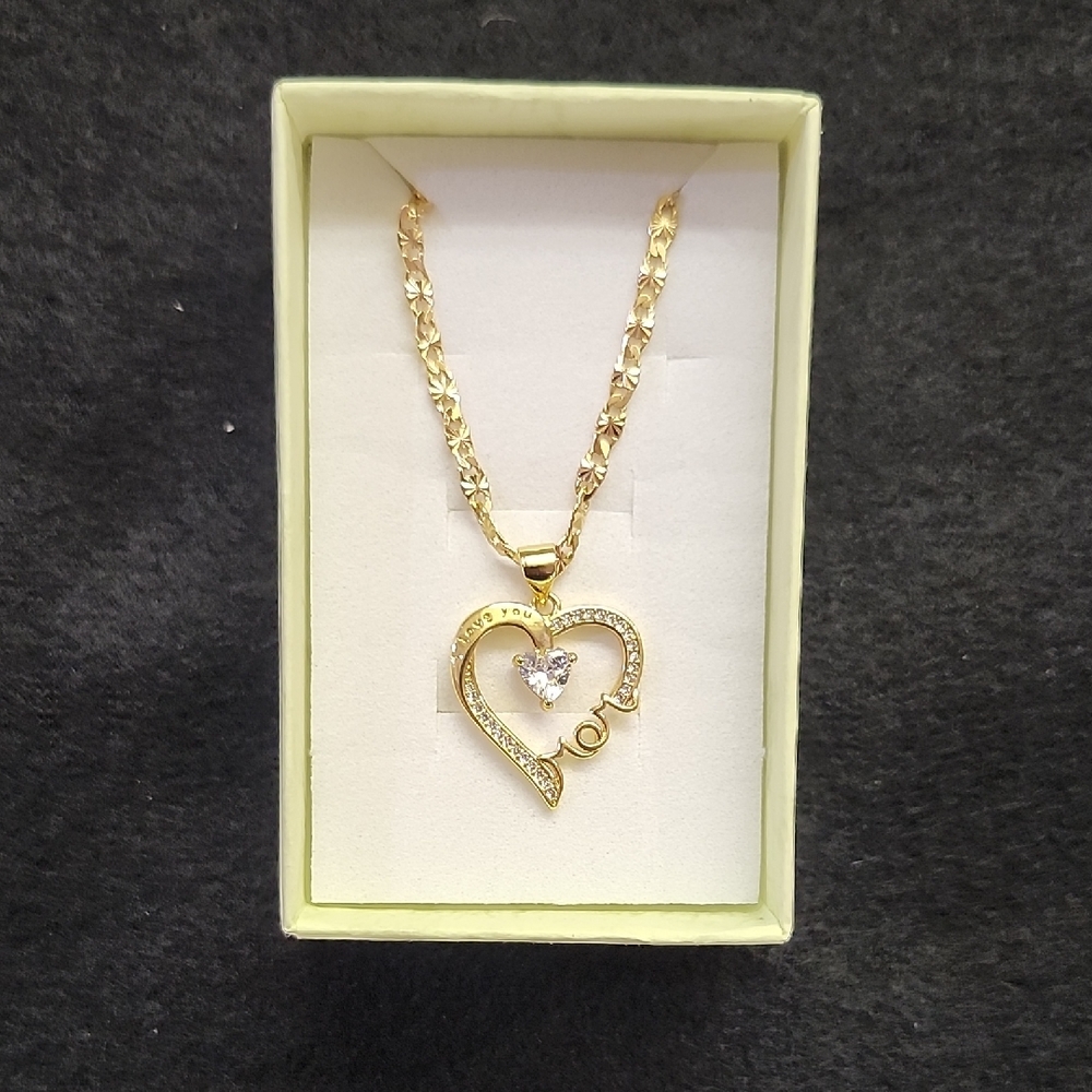 Elegant Gold Heart Pendant Necklace Mom